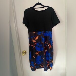 Women’s Casual Dress | Size Large | Short Sleeved | Stretchy | Blue Black Orange